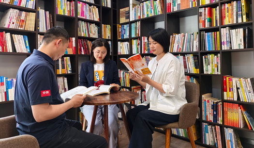 翻開(kāi)“城發(fā)”這本書(shū)，每一頁(yè)，都是鄭州的煙火與遠(yuǎn)方